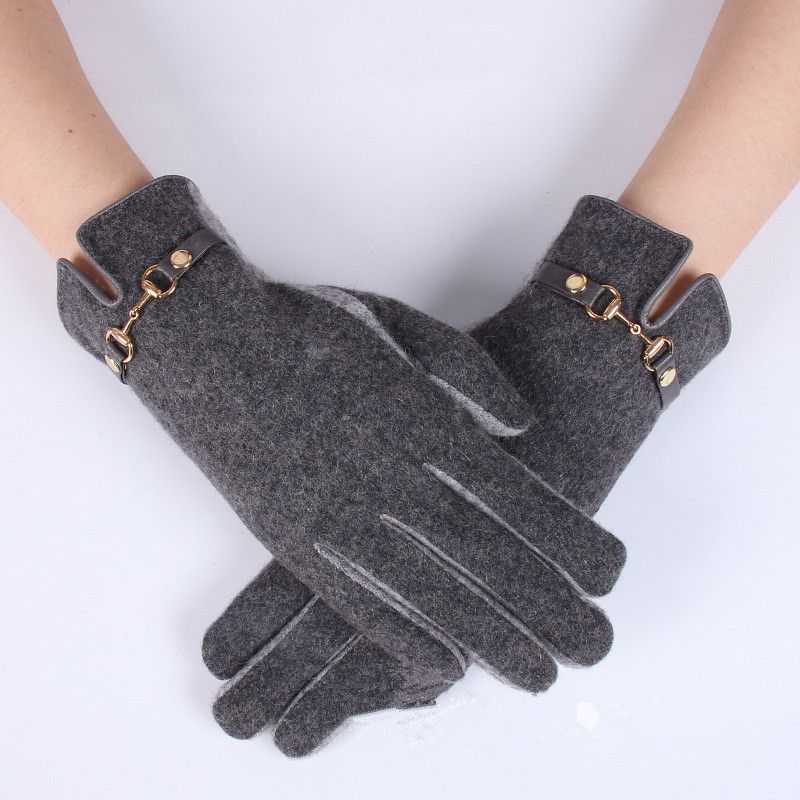 Chain detail gloves in Grey