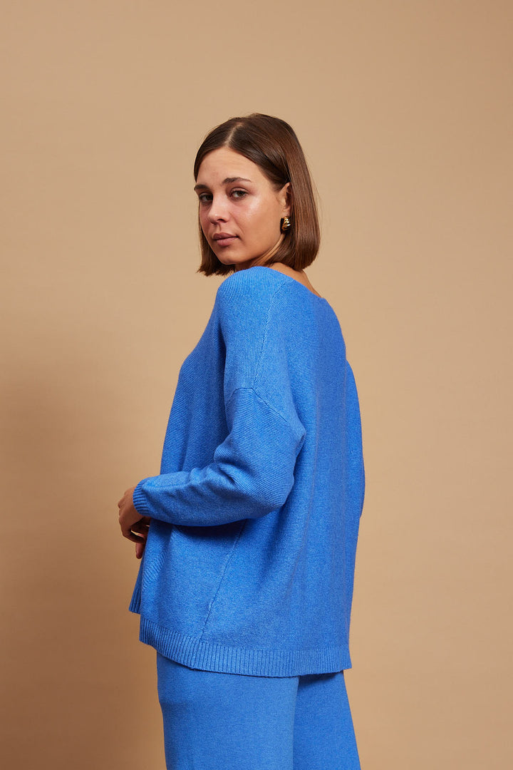 Pandora -viscose-blend v neck Sweater In blue