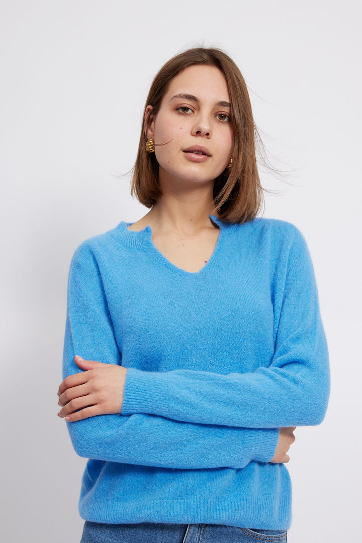 Lola – Soft Touch Sweater in cornflower blue