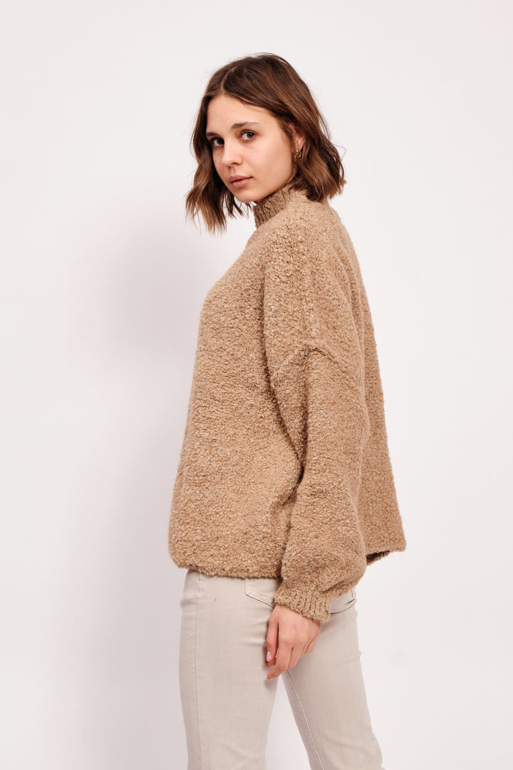 KAIA – SLOUCHY BOUCLE  MOCK ROLLNECK IN TAN