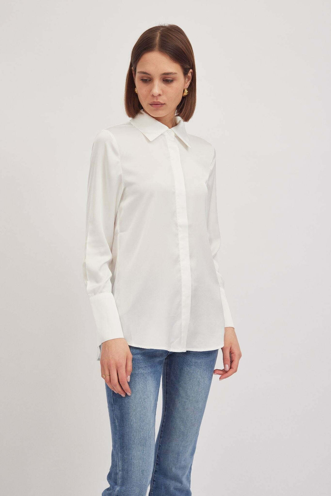 ALEXIS -SATIN SHIRT IN WHITE