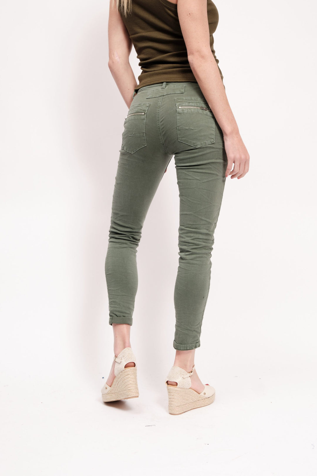 MIA – STRAIGHT LEG ZIP AND BUTTONS JEANS IN KHAKI