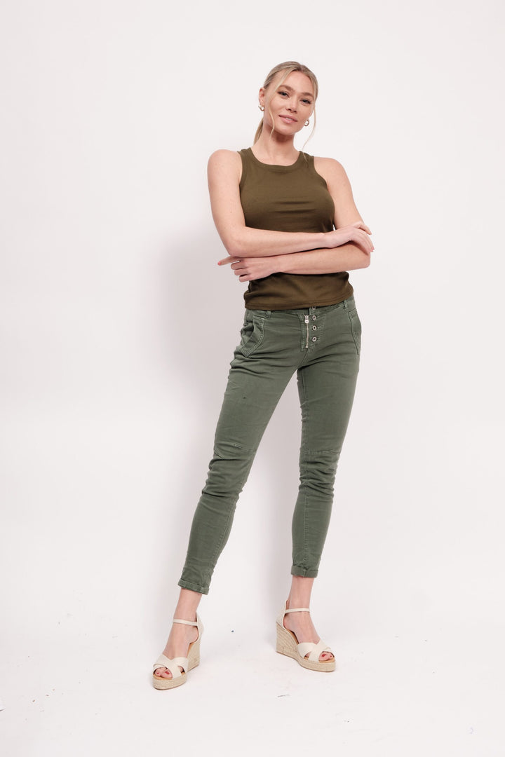 MIA – STRAIGHT LEG ZIP AND BUTTONS JEANS IN KHAKI