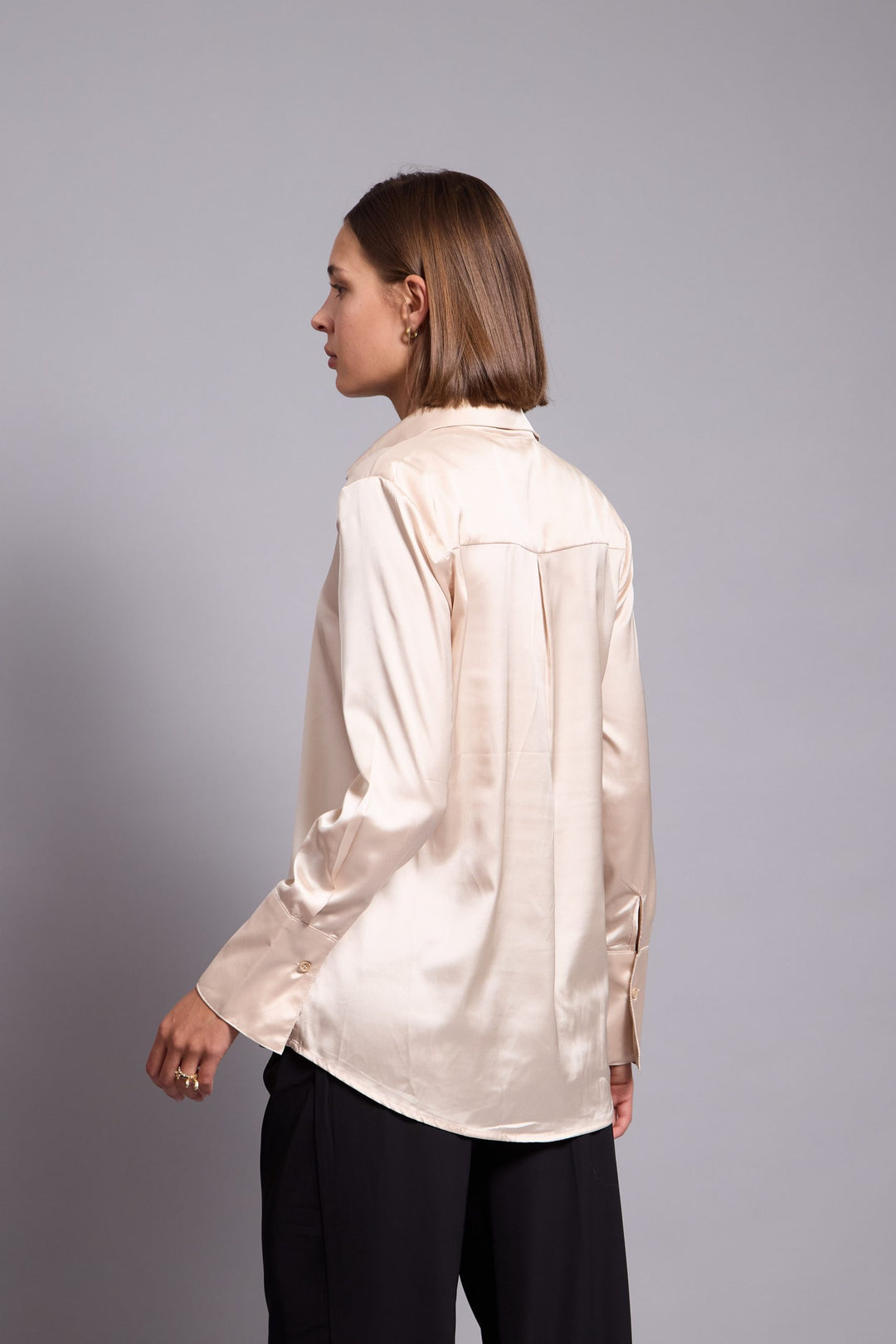 ALEXIS -SATIN SHIRT IN CHAMPAGNE