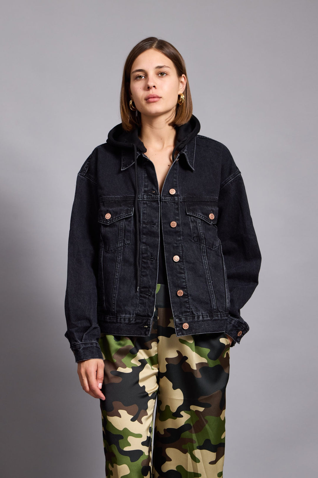 KIMBERLY – HOODED DENIM JACKET IN BLACK