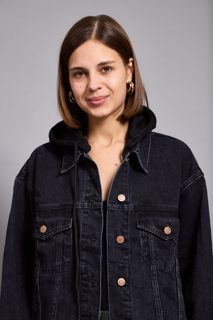 KIMBERLY – HOODED DENIM JACKET IN BLACK