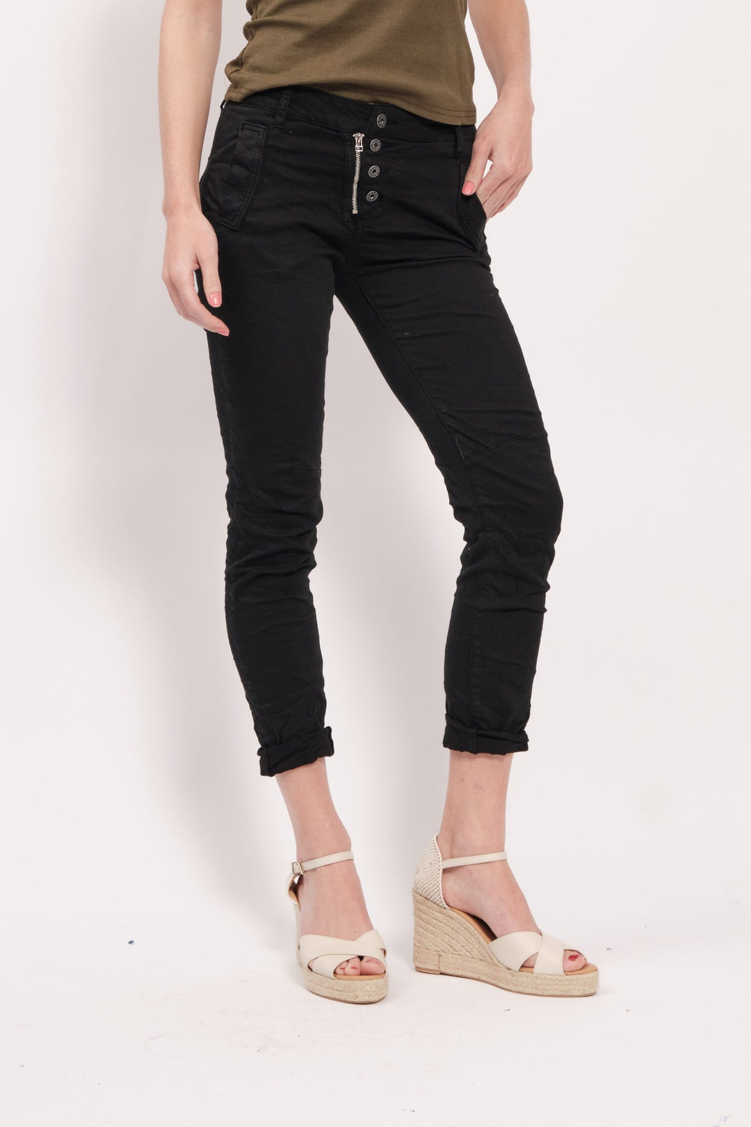 MIA – STRAIGHT LEG ZIP AND BUTTONS JEANS IN BLACK