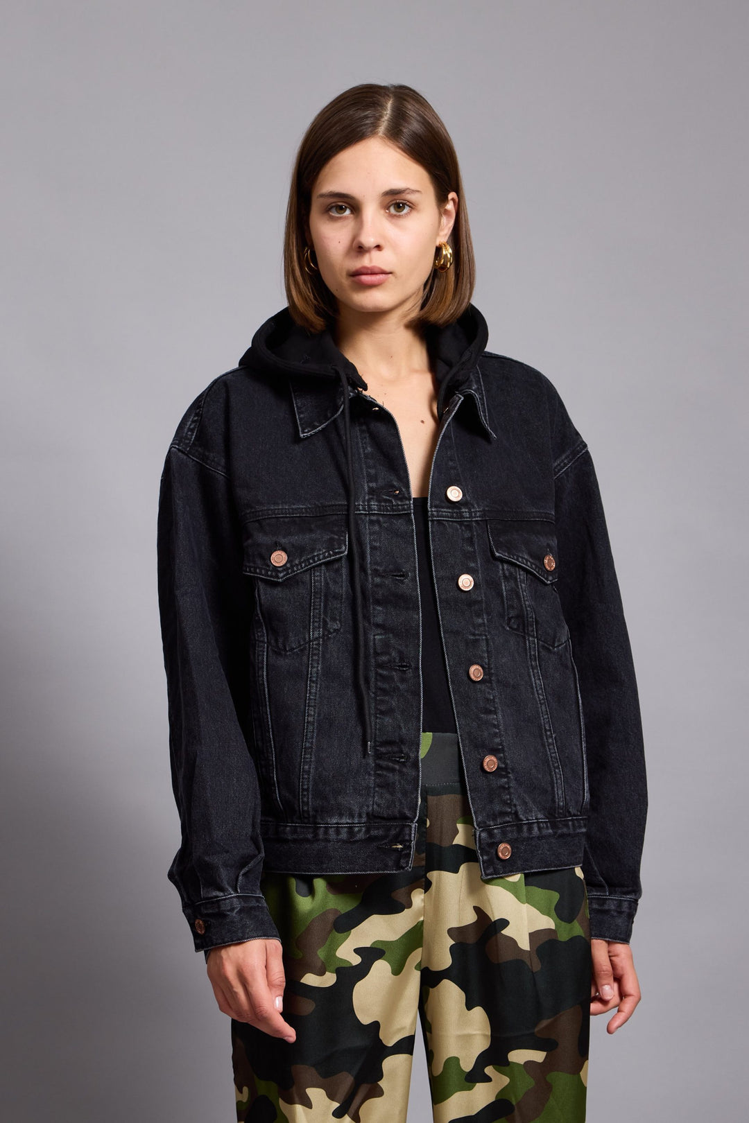 KIMBERLY – HOODED DENIM JACKET IN BLACK