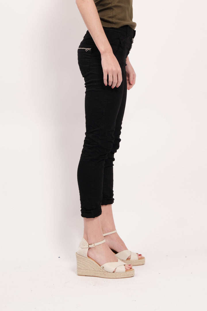 MIA – STRAIGHT LEG ZIP AND BUTTONS JEANS IN BLACK