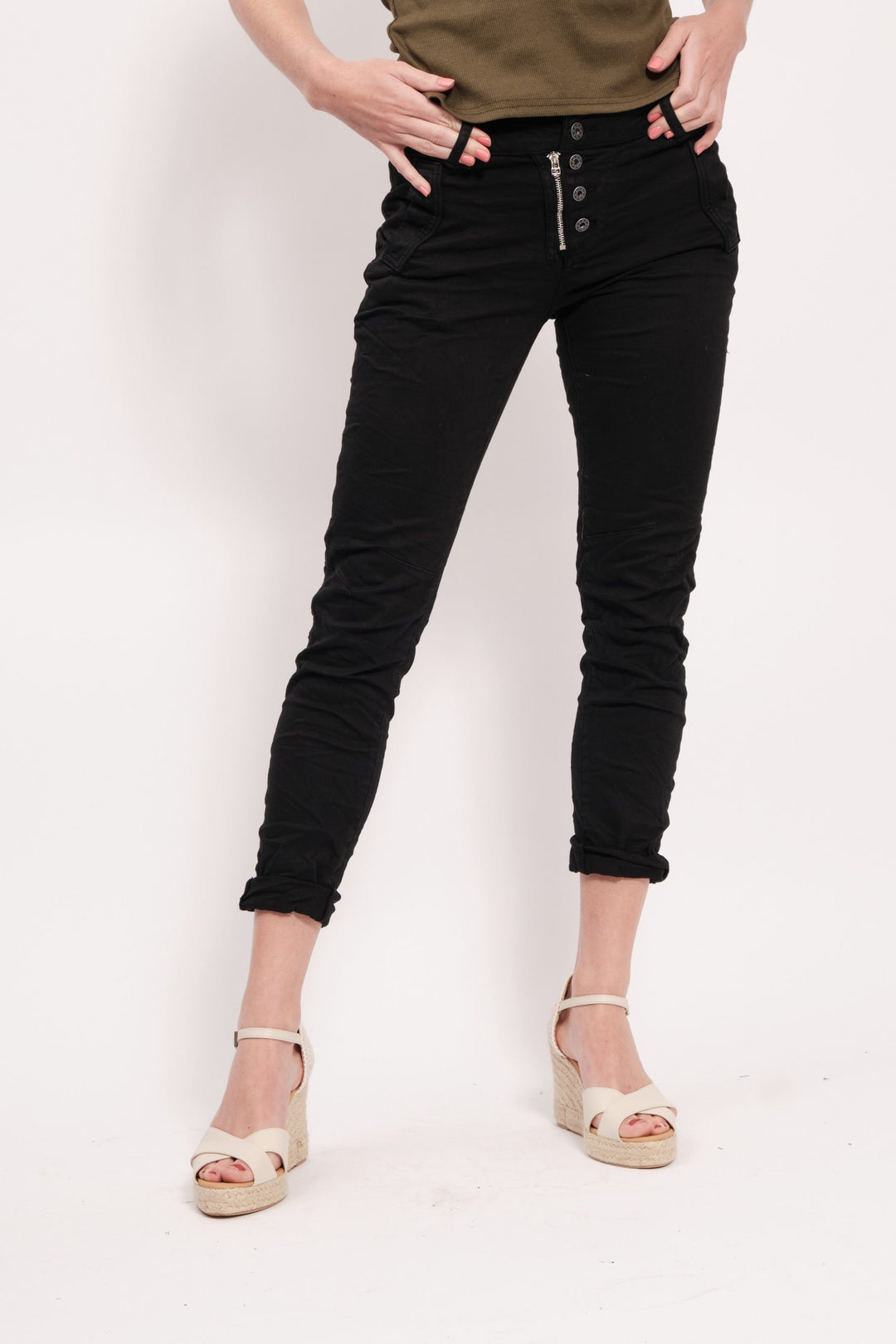 MIA – STRAIGHT LEG ZIP AND BUTTONS JEANS IN BLACK